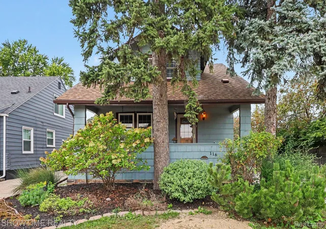 Photo 2 of Single family home for sale at 116 Helene Ave, Royal Oak, MI 48067 | MLS# 20261078318 | Listing updated on 2026-10-21