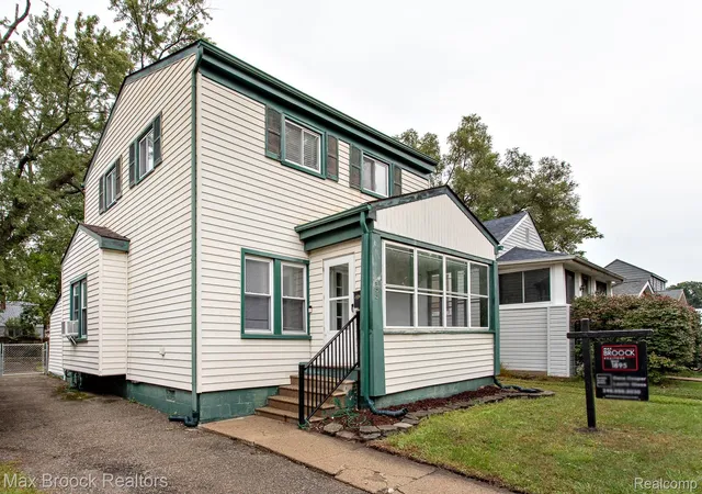 Photo 2 of Single family home for sale at 455 E Lewiston Ave, Ferndale, MI 48220 | MLS# 20261078322 | Listing updated on 2026-10-10
