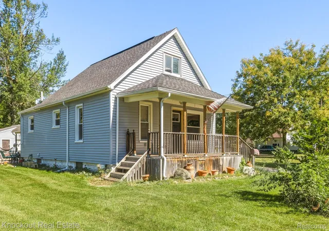 Photo 3 of Single family home for sale at 307 Mcgraw St, Bay City, MI 48708 | MLS# 20261078324 | Listing updated on 2026-10-20