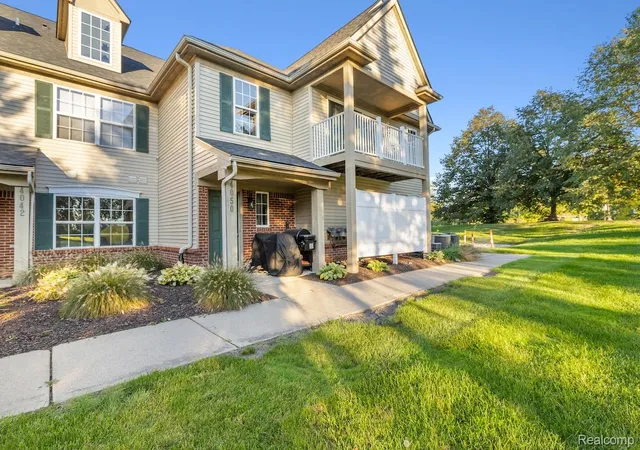 Listing Photo 1 - Condo for sale in building located at 4050 Kirkway Ct, Howell, MI 48843