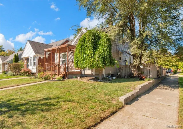 Photo 2 of Single family home for sale at 2311 Kalama Ave, Royal Oak, MI 48067 | MLS# 20261078360 | Listing updated on 2026-10-09