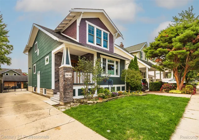 Photo 2 of Single family home for sale at 304 Gardenia Ave, Royal Oak, MI 48067 | MLS# 20261078364 | Listing updated on 2026-10-12