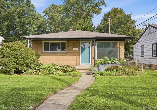 Photo 1 of Single family home for sale at 419 Lincoln Ave, Clawson, MI 48017 | MLS# 20261078372 | Listing updated on 2026-10-18