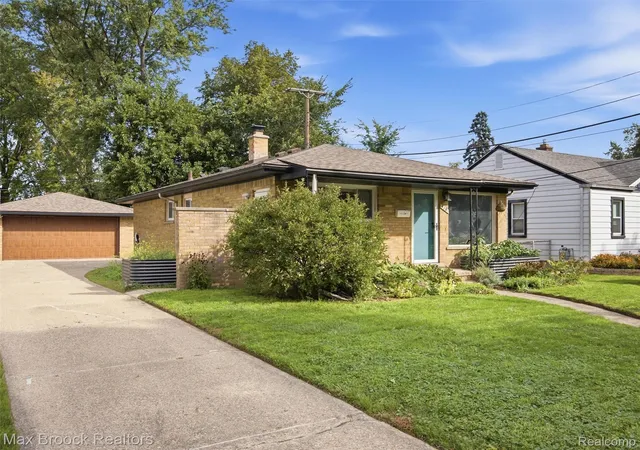 Photo 3 of Single family home for sale at 419 Lincoln Ave, Clawson, MI 48017 | MLS# 20261078372 | Listing updated on 2026-10-18