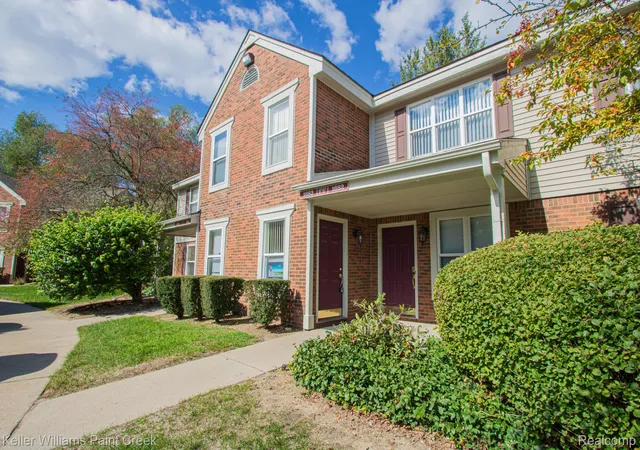 Photo 2 of Condo for sale at 1683 Clemens Cir #41, Rochester Hills, MI 48307 | MLS# 20261078390 | Listing updated on 2026-10-21