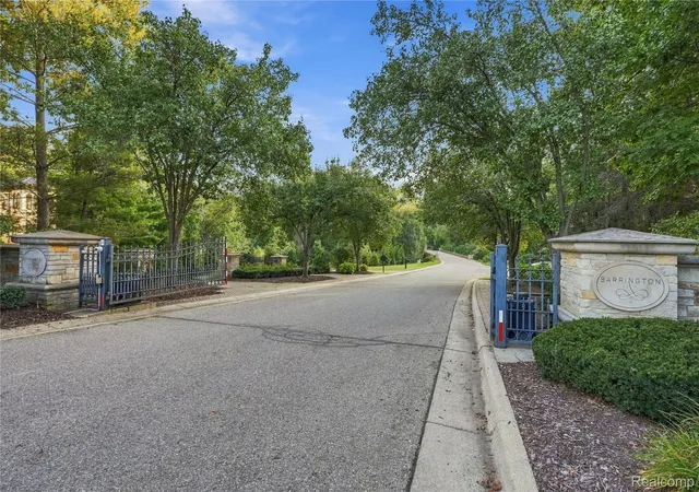 Photo 3 of Single family home for sale at 556 Barrington Ct, Bloomfield Hills, MI 48304 | MLS# 20261078398 | Listing updated on 2026-10-22