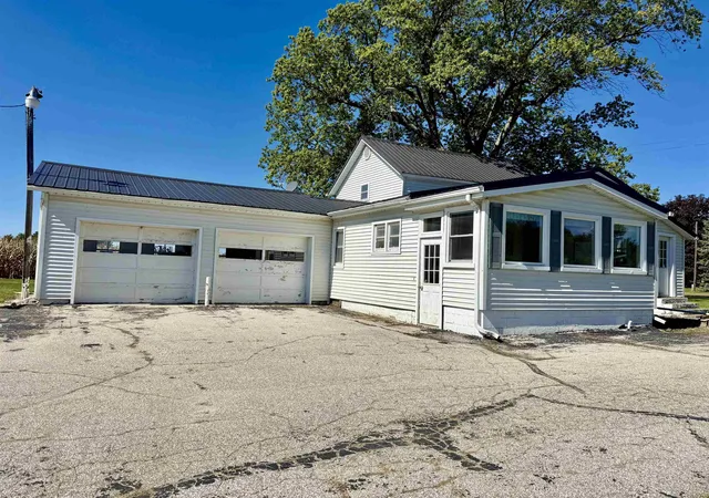 Photo 1 of Single family home for sale at 588 E Pierce Rd, Ithaca, MI 48847 | MLS# 79080073987 | Listing updated on 2026-10-20