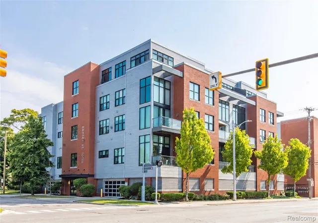Photo 2 of Condo for sale at 100 Center St #302, Royal Oak, MI 48067 | MLS# 20261078406 | Listing updated on 2026-10-15