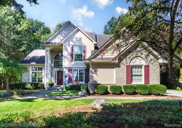 Photo 1 of Single family home for sale at 7250 Aaronway Dr, West Bloomfield, MI 48324 | MLS# 20261078411 | Listing updated on 2026-10-18