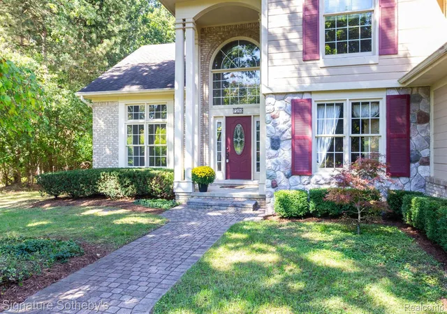 Photo 2 of Single family home for sale at 7250 Aaronway Dr, West Bloomfield, MI 48324 | MLS# 20261078411 | Listing updated on 2026-10-18