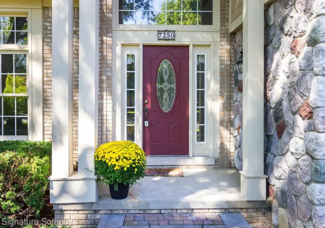 Photo 3 of Single family home for sale at 7250 Aaronway Dr, West Bloomfield, MI 48324 | MLS# 20261078411 | Listing updated on 2026-10-18