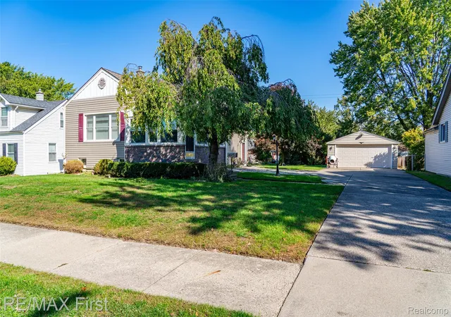Photo 1 of Single family home for sale at 21931 Elizabeth St, Saint Clair Shores, MI 48080 | MLS# 20261078416 | Listing updated on 2026-10-13