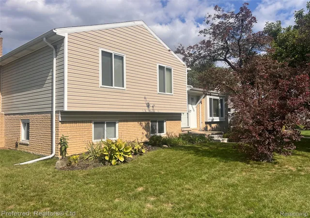 Photo 3 of Single family home for sale at 36484 Northfield Ave, Livonia, MI 48150 | MLS# 20261078465 | Listing updated on 2026-10-16