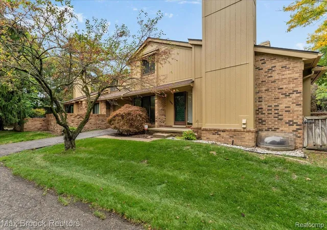 Listing Photo 3 - Condo for sale in building located at 1624 S Hl Cir, Bloomfield Hills, MI 48304 - Unit #14