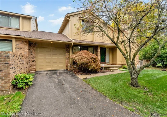 Listing Photo 4 - Condo for sale in building located at 1624 S Hl Cir, Bloomfield Hills, MI 48304 - Unit #14