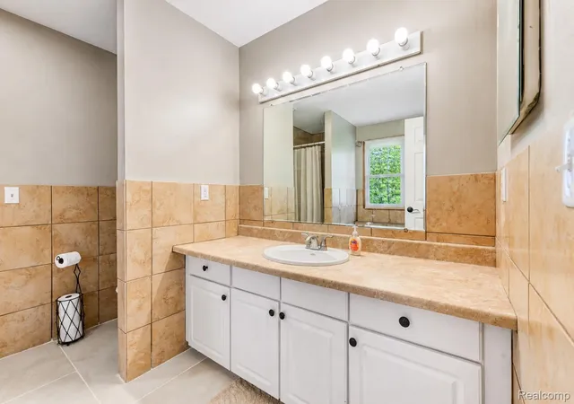 Photo 3 of Single family home for sale at 3226 Muirfield Cir, White Lake, MI 48383 | MLS# 20261078484 | Listing updated on 2026-10-19