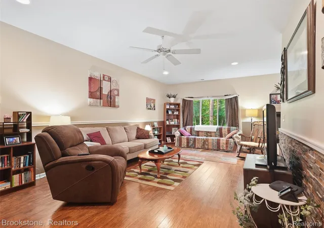 Listing Photo 4 - Condo for sale in building located at 3497 Eagle Creek Dr, Shelby Township, MI 48317