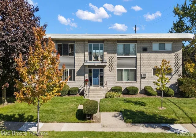 Photo 2 of Condo for sale at 4810 Briarwood Ave #5, Royal Oak, MI 48073 | MLS# 20261078517 | Listing updated on 2026-10-18