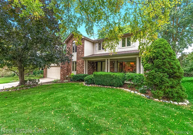 Photo 2 of Single family home for sale at 335 Fordcroft Dr, Rochester Hills, MI 48309 | MLS# 20261078546 | Listing updated on 2026-10-06