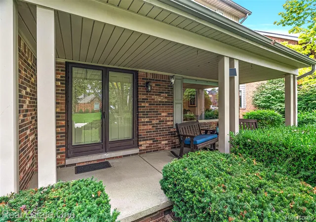 Photo 3 of Single family home for sale at 335 Fordcroft Dr, Rochester Hills, MI 48309 | MLS# 20261078546 | Listing updated on 2026-10-06