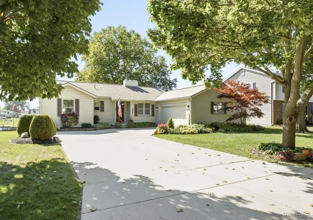 Photo 1 of Single family home for sale at 2836 Canal Dr, Port Huron, MI 48060 | MLS# 20261078549 | Listing updated on 2026-10-17