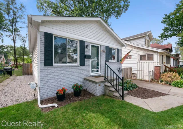 Photo 2 of Single family home for sale at 546 E Drayton St, Ferndale, MI 48220 | MLS# 20261078552 | Listing updated on 2026-10-10