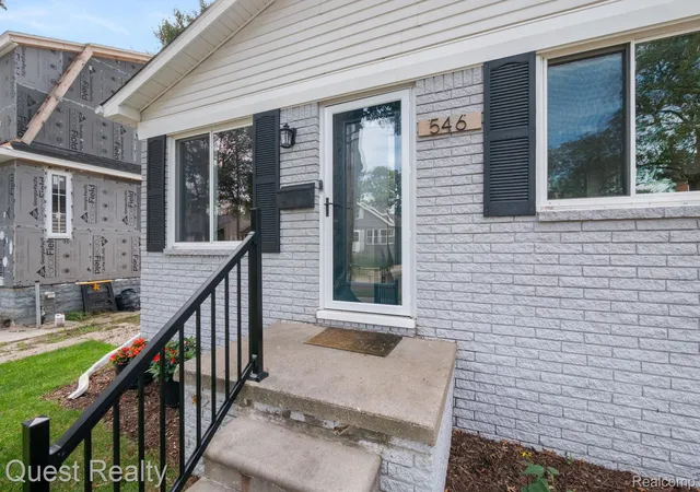 Photo 3 of Single family home for sale at 546 E Drayton St, Ferndale, MI 48220 | MLS# 20261078552 | Listing updated on 2026-10-10