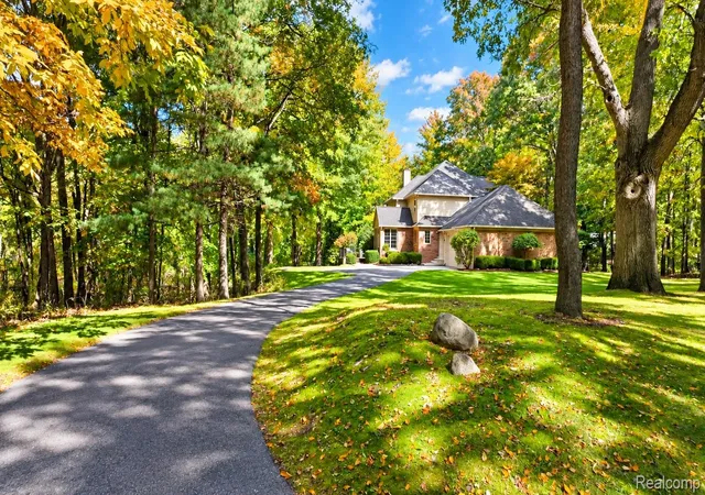 Photo 3 of Single family home for sale at 1147 Andante Ct, Oxford, MI 48370 | MLS# 20261078557 | Listing updated on 2026-10-18
