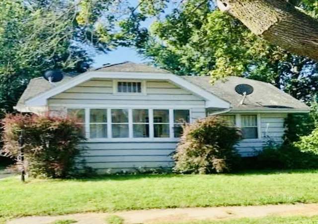 Photo 1 of Sale Pending at 2415 Begole St, Flint, MI 48504 | MLS# 5050223251 | Listing updated on 2026-10-29