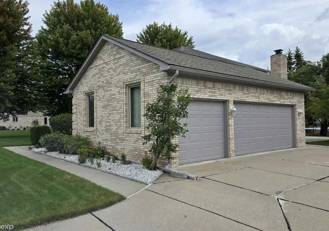 Photo 2 of Single family home for sale at 47630 Robins Nest Dr, Shelby Township, MI 48315 | MLS# 58050223257 | Listing updated on 2026-10-20