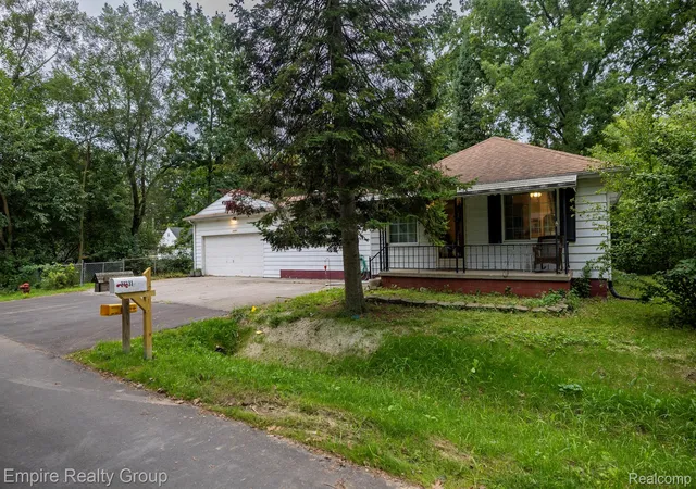 Photo 2 of Single family home for sale at 21331 Collingham Ave, Farmington Hills, MI 48336 | MLS# 20261078574 | Listing updated on 2026-10-19