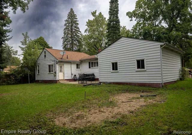 Photo 3 of Single family home for sale at 21331 Collingham Ave, Farmington Hills, MI 48336 | MLS# 20261078574 | Listing updated on 2026-10-19