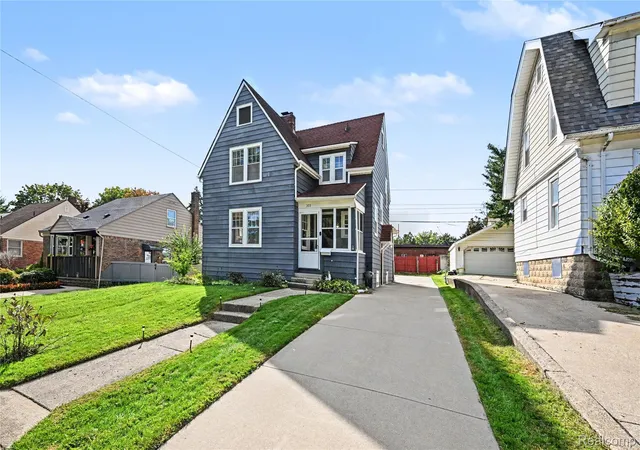 Photo 2 of Single family home for sale at 303 N Holbrook St, Plymouth, MI 48170 | MLS# 20261078578 | Listing updated on 2026-10-11