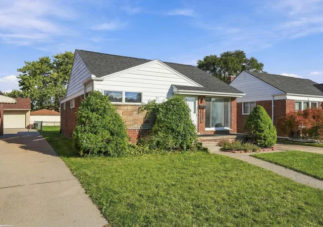 Photo 3 of Single family home for sale at 22786 Saxony Ave, Eastpointe, MI 48021 | MLS# 58050223265 | Listing updated on 2026-10-07