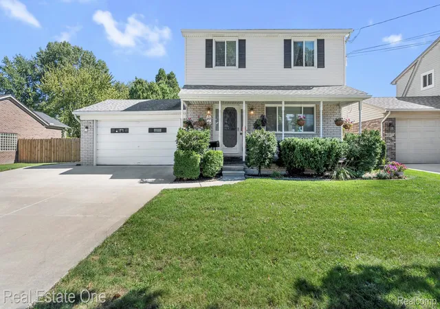 Photo 1 of Sale Pending at 3807 River Dr, Lincoln Park, MI 48146 | MLS# 20261078590 | Listing updated on 2026-10-06