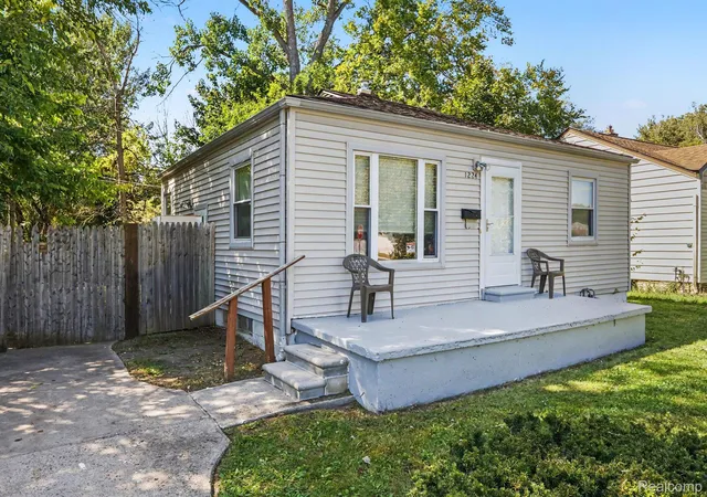 Photo 2 of Single family home for sale at 1224 Northwood Dr, Inkster, MI 48141 | MLS# 20261078594 | Listing updated on 2026-10-12