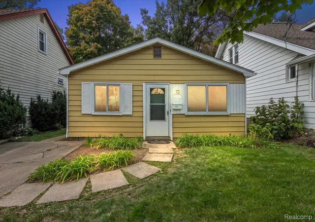 Photo 1 of Single family home for sale at 215 Edgewood Pl, Ferndale, MI 48220 | MLS# 20261078606 | Listing updated on 2026-10-17