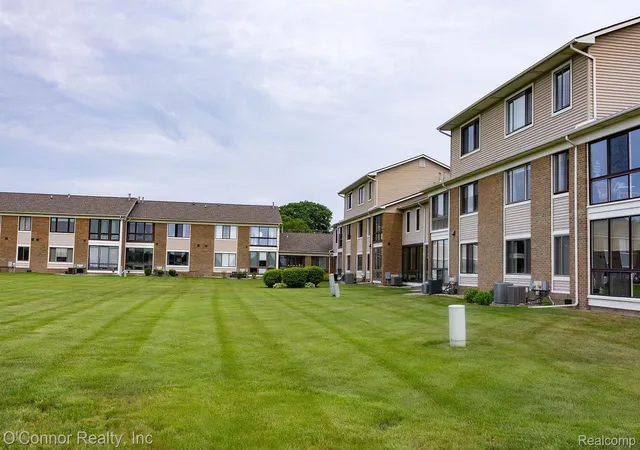 Photo 2 of Condo for sale at 1660 River Rd #53, Marysville, MI 48040 | MLS# 20261078622 | Listing updated on 2026-10-25
