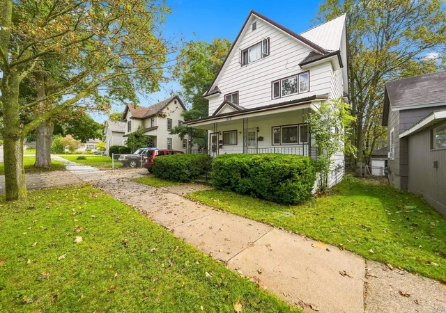 Photo 1 of Multi family home for sale at 320 Howard St, Cadillac, MI 49601 | MLS# 78080074015 | Listing updated on 2026-10-29