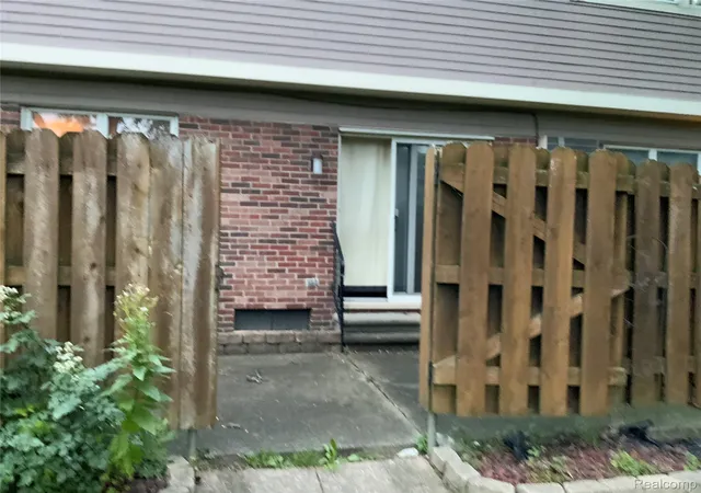 Listing Photo 4 - Condo for sale in building located at 20106 Great Oak Cir S, Clinton Township, MI 48317 - Unit #176