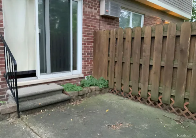 Listing Photo 5 - Condo for sale in building located at 20106 Great Oak Cir S, Clinton Township, MI 48317 - Unit #176