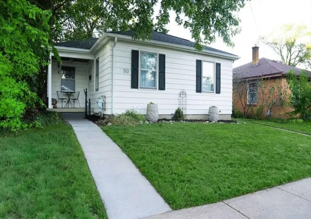 Photo 1 of Single family home for sale at 513 Julia St Ne, Grand Rapids, MI 49505 | MLS# 65026051759 | Listing updated on 2026-10-20