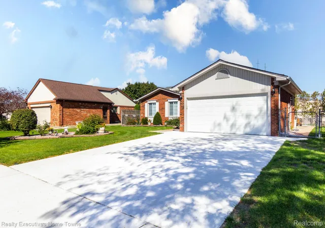 Photo 2 of Single family home for sale at 3025 Elphin Dr, Sterling Heights, MI 48310 | MLS# 20261078668 | Listing updated on 2026-10-17