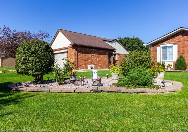 Photo 3 of Single family home for sale at 3025 Elphin Dr, Sterling Heights, MI 48310 | MLS# 20261078668 | Listing updated on 2026-10-17