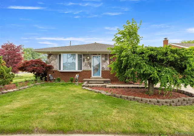 Photo 1 of Single family home for sale at 8786 N Evangeline St, Dearborn Heights, MI 48127 | MLS# 20261078674 | Listing updated on 2026-10-18