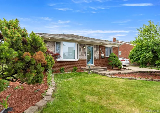 Photo 2 of Single family home for sale at 8786 N Evangeline St, Dearborn Heights, MI 48127 | MLS# 20261078674 | Listing updated on 2026-10-18