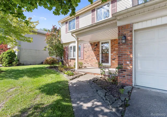Photo 2 of Single family home for sale at 20444 Leonard Ave, Brownstown Twp, MI 48183 | MLS# 20261078688 | Listing updated on 2026-10-17