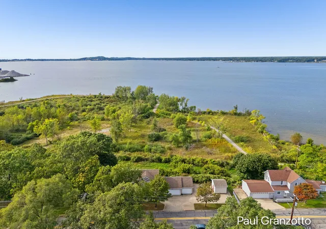 Photo 1 of Single family home for sale at 1524 Lakeshore Dr, Muskegon, MI 49441 | MLS# 65026051782 | Listing updated on 2026-10-15