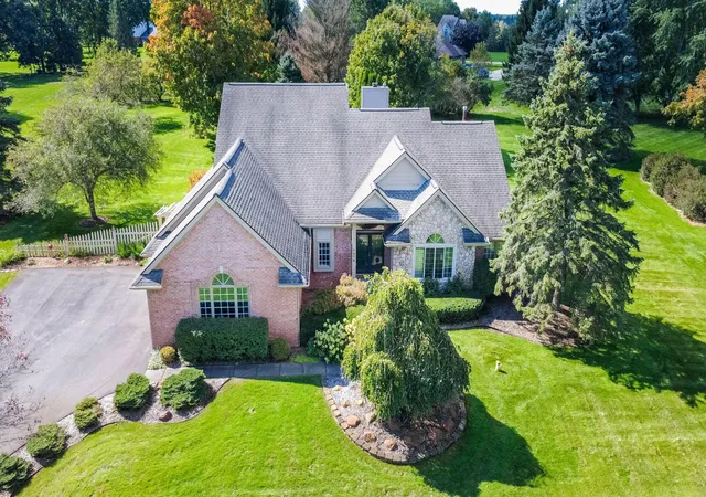 Photo 1 of Single family home for sale at 1978 Mayfair Dr, White Lake, MI 48383 | MLS# 81026051790 | Listing updated on 2026-10-15