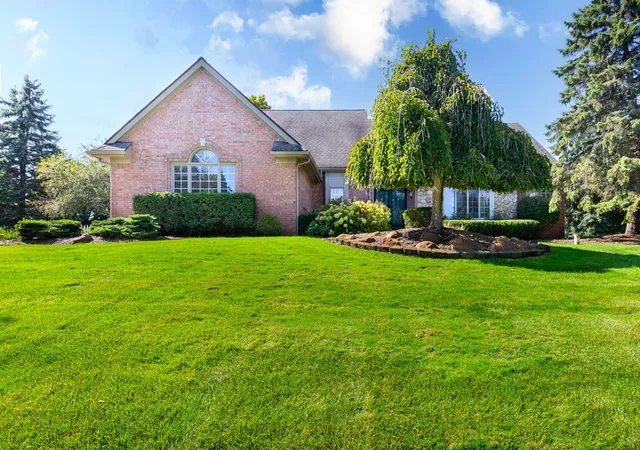 Photo 3 of Single family home for sale at 1978 Mayfair Dr, White Lake, MI 48383 | MLS# 81026051790 | Listing updated on 2026-10-15